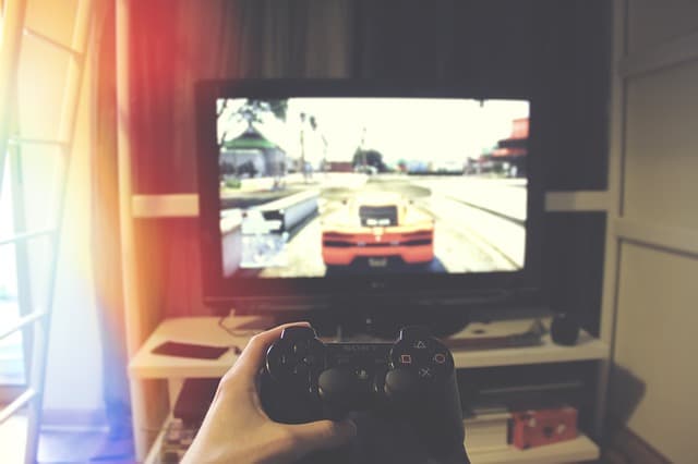 Video game tester via https://pixabay.com/photos/computer-console-controller-game-1845880/